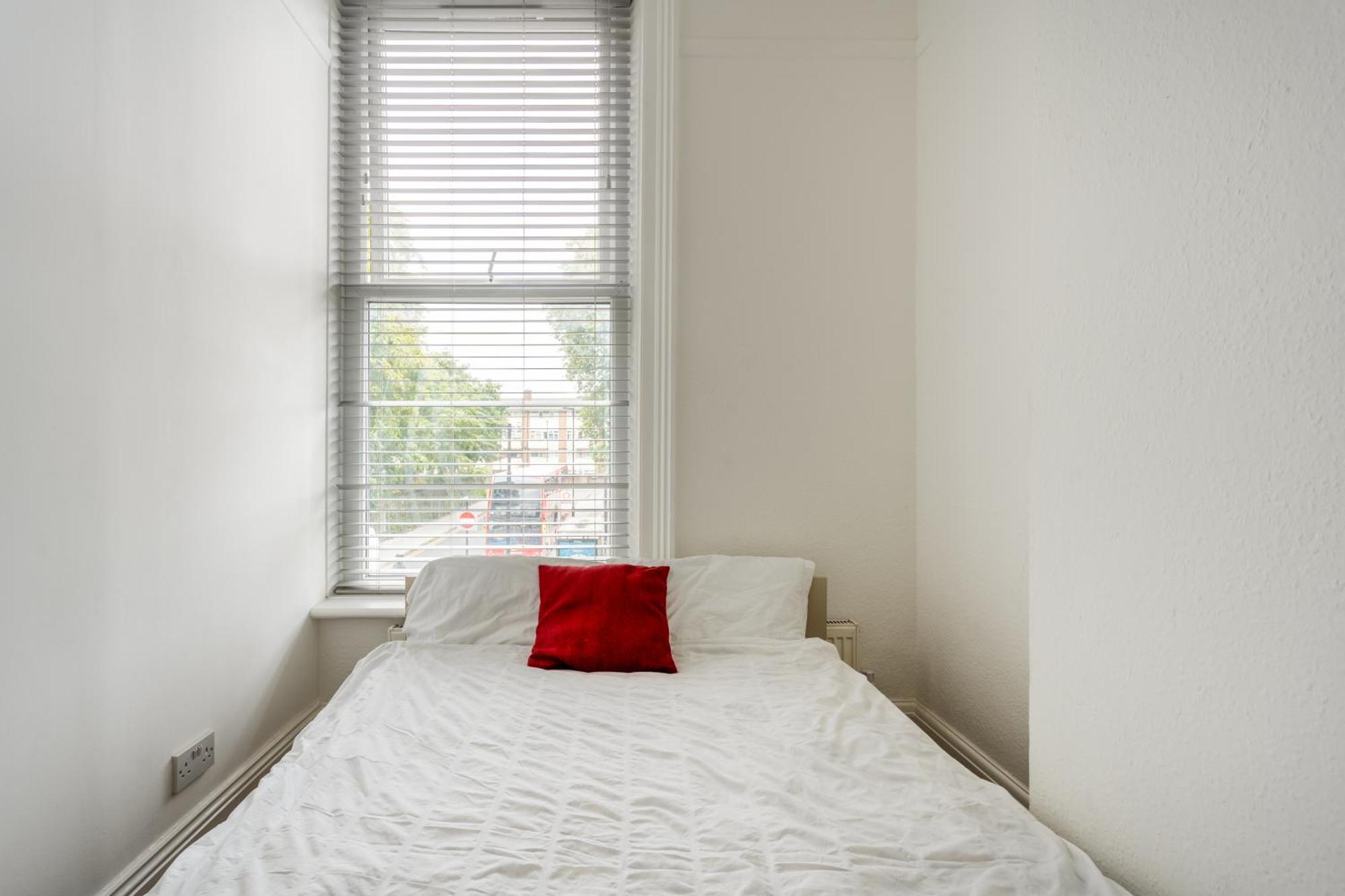 Cozy With Shared Bathroom Homestay *